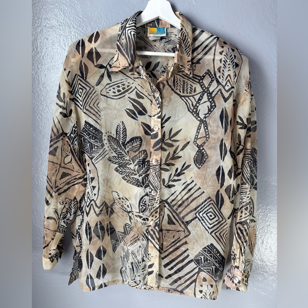 Sea Sun vintage blouse. Size Large.‎ Tribal pattern. Sheet fabric. Button, beach